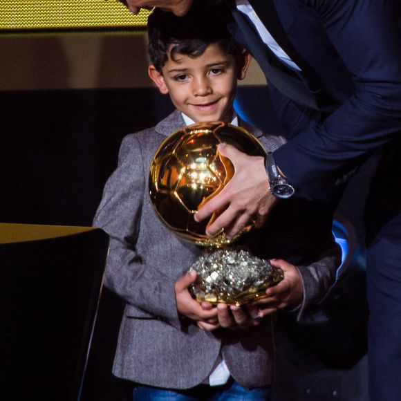 Cristiano Ronaldo et son fils Cristiano Ronaldo Junior - Gala FIFA Ballon d'Or 2014 à Zurich, le 12 janvier 2015.