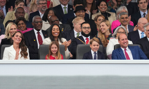 Kate Catherine Middleton, duchesse de Cambridge, et la princesse Charlotte, le prince George, le prince William, duc de Cambridge, Zara Phillips Tindall, Boris Johnson et sa femme Carrie - La famille royale d'Angleterre au concert du jubilé de platine de la reine d'Angleterre au palais de Buckingham à Londres. Le 4 juin 2022 