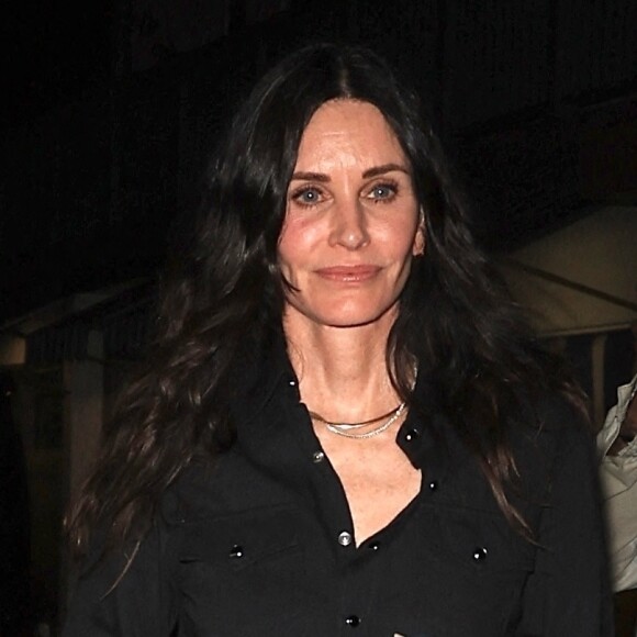 Courteney Cox a dîné avec un ami à Santa Monica. 