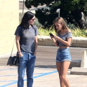Courteney Cox et sa fille Coco sortent du restaurant Nobu à Malibu, le 5 août 2017. 