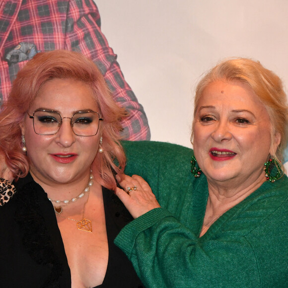 Marilou Berry et sa mère Josiane Balasko lors de l'avant-première du film "Mes très chers enfants" au cinéma UGC Bercy à Paris le 13 décembre 2021. © Veeren / Bestimage