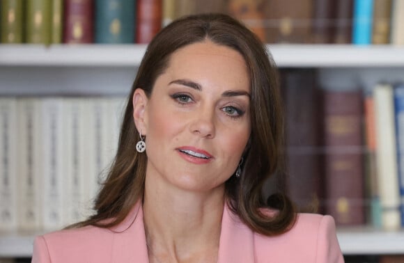 Catherine (Kate) Middleton, duchesse de Cambridge, et le Royal Foundation Centre for Early Childhood organisent une table ronde à la Royal Institution de Londres, le 16 juin 2022.