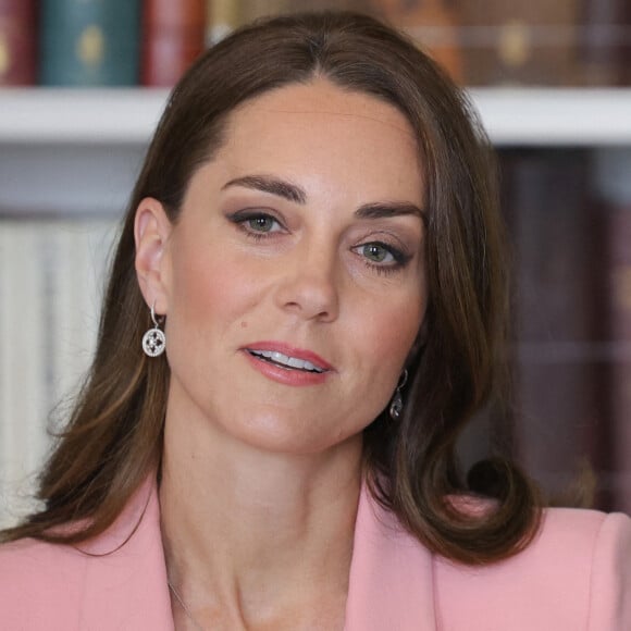 Catherine (Kate) Middleton, duchesse de Cambridge, et le Royal Foundation Centre for Early Childhood organisent une table ronde à la Royal Institution de Londres, le 16 juin 2022.