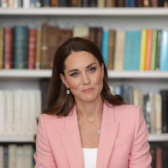 Catherine (Kate) Middleton, duchesse de Cambridge, et le Royal Foundation Centre for Early Childhood organisent une table ronde à la Royal Institution de Londres, le 16 juin 2022.