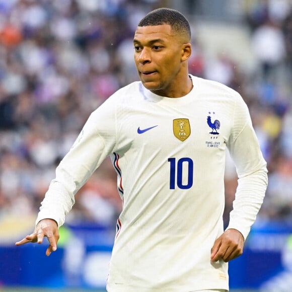 Attitude de Kylian Mbappé ( 10 - France ) - - Match de la 4ème journée de la Ligue des Nations entre la France et la Croatie au Stade de France à Saint-Denis le 13 juin 2022.