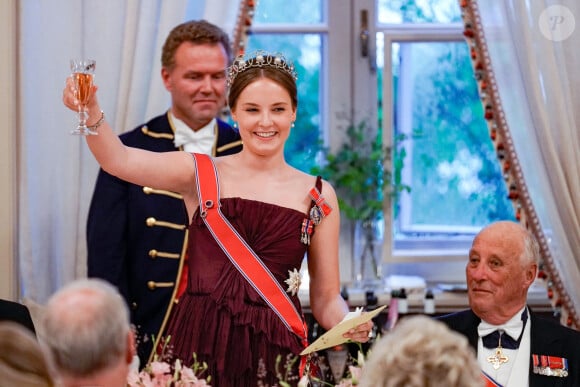 La princesse Ingrid Alexandra de Norvège, Le roi Harald V de Norvège lors du dîner de gala pour célébrer le 18ème anniversaire de la princesse Ingrid Alexandra au Palais d'Oslo, Norvège, le 17 juin 2022. © NTB/Zuma Press/Bestimage 