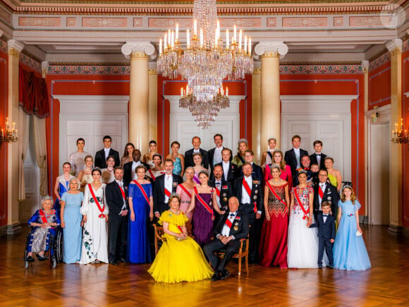 La princesse Ingrid Alexandra de Norvège, La reine Sonja de Norvège, Le roi Harald V de Norvège, La princesse Astrid de Belgique, Marit Tjessem, La princesse Mary de Danemark, Le prince Frederik de Danemark, La reine Mathilde de Belgique, Le roi Felipe VI d'Espagne, La princesse Mette-Marit de Norvège, Le prince Haakon de Norvège, Le roi Willem-Alexander et la reine Maxima des Pays-Bas, La princesse Victoria de Suède, Le prince Daniel de Suède, La princesse Estelle de Suède, Le prince Oscar de Suède, Emma Tallulah Behn, Leah Isadora Behn, Maud Angelica Behn, Durek Verret, La princesse Märtha Louise de Norvège, la princess Elisabeth de Belgique, Marius Borg Hoeiby, Le prince Sverre Magnus de Norvège, La princesse Catharina-Amalia des Pays-Bas, Le prince Guillaume, grand-duc héritier de Luxembourg, La comtesse Stéphanie de Lannoy, grande-duchesse héritière de Luxembourg, Le prince Charles de Luxembourg, Rosario Nadal, le prince Tassilo Preslavski de Bulgarie, la princesse Olimpia Preslavska, la princesse Mafalda-Cecilia Preslavska, Katharine Jibba Butler, Le prince Kyril de Bulgarie, le prince Pavlos de Grèce,, La princesse Marie Chantal de Grèce, María Olympía de Grèce, princesse de Grèce et de Danemark, Le Prince Constantin Alexios de Grèce lors du dîner de gala pour célébrer le 18ème anniversaire de la princesse Ingrid Alexandra au Palais d'Oslo, Norvège, le 17 juin 2022. © NTB/Zuma Press/Bestimage 