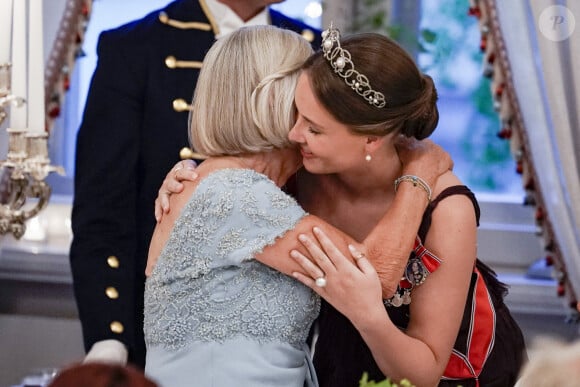 La princesse Ingrid Alexandra de Norvège et sa grand-mère Marit Tjessem lors du dîner de gala pour célébrer le 18ème anniversaire de la princesse Ingrid Alexandra au Palais d'Oslo, Norvège, le 17 juin 2022. © NTB/Zuma Press/Bestimage 