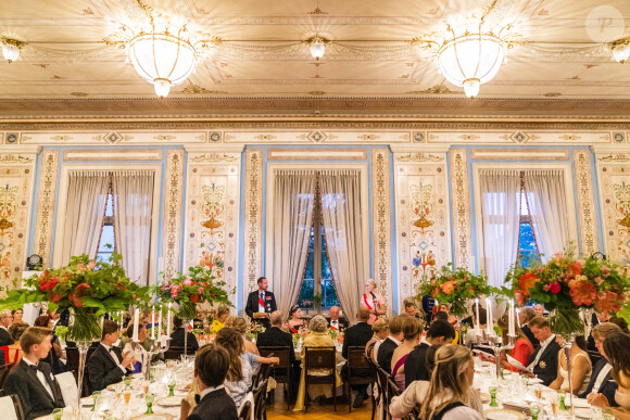 Le prince Haakon de Norvège, La princesse Ingrid Alexandra de Norvège, Le roi Harald V de Norvège et La princesse Mette-Marit de Norvège lors du dîner de gala pour célébrer le 18ème anniversaire de la princesse Ingrid Alexandra au Palais d'Oslo, Norvège, le 17 juin 2022. © NTB/Zuma Press/Bestimage 