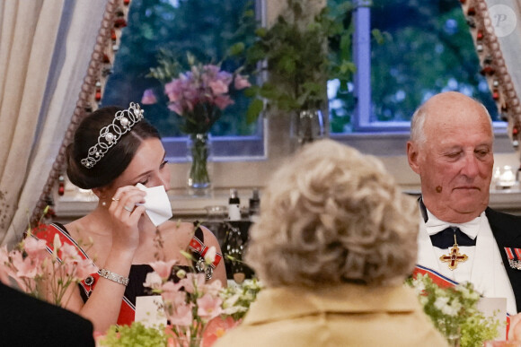 La princesse Ingrid Alexandra de Norvège et Le roi Harald V de Norvège lors du dîner de gala pour célébrer le 18ème anniversaire de la princesse Ingrid Alexandra au Palais d'Oslo, Norvège, le 17 juin 2022. © NTB/Zuma Press/Bestimage 