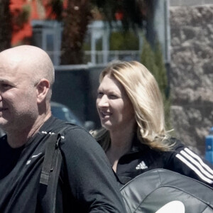 Exclusif - Andre Agassi et sa femme Steffi Graf donnent des cours de tennis à Las Vegas, Nevada, Etats-Unis, le 23 avril 2022.