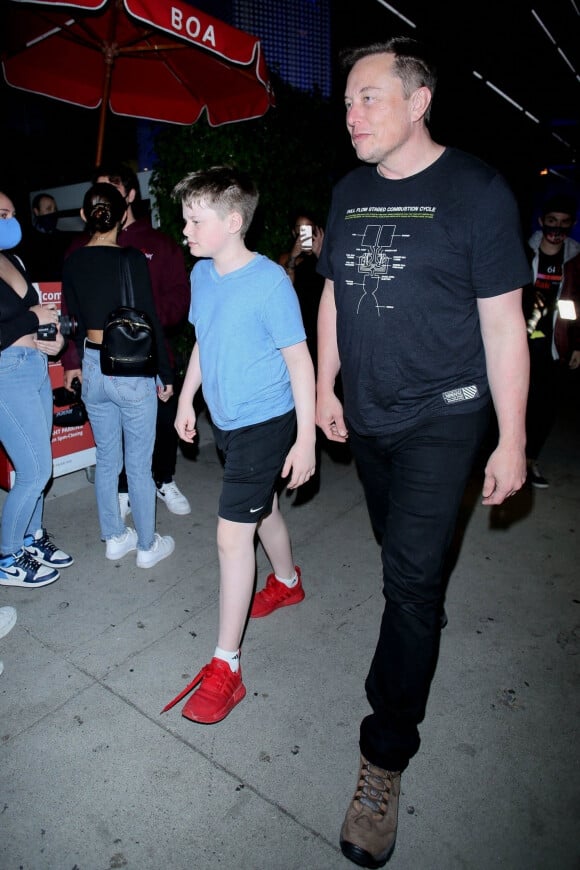 Elon Musk est allé diner au restaurant BOA Steakhouse avec ses enfants dans le quartier de West Hollywood à Los Angeles, le 25 septembre 2020.