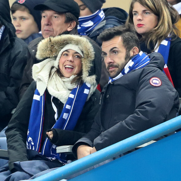 Laurent Ournac et sa femme Ludivine pendant le match de qualification de la coupe du monde de football 2018, France vs Suède au Stade de France à Saint-Denis, France, le 11 novembre 2016. La France gagne sur le score de 2-1. © Cyril Moreau/Bestimage 