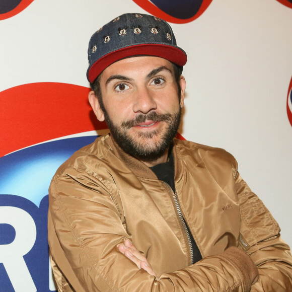 Laurent Ournac co-animateur dans les studios de RFM à Paris. © CVS/Bestimage