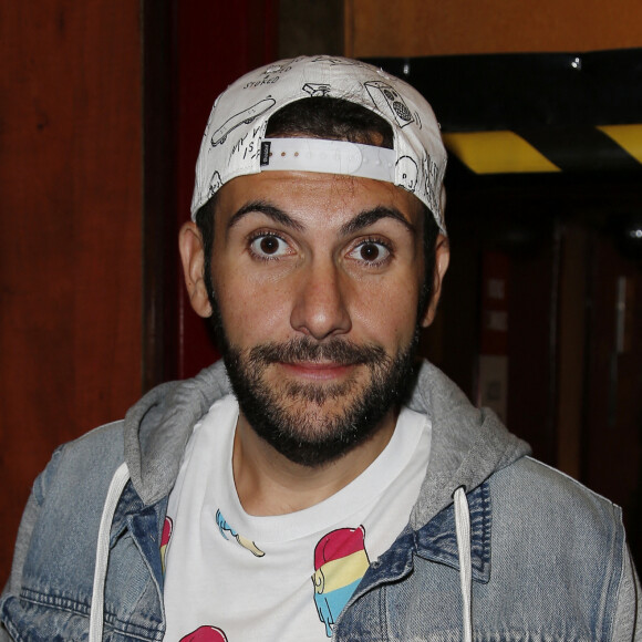 Laurent Ournac pose dans sa loge au Casino de Paris lors de la générale de la pièce "Le Gai Mariage" à Paris le 8 septembre 2015. 