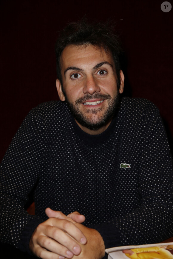 Exclusif - Laurent Ournac pose dans sa loge au Casino de Paris lors de la générale de la pièce "Le Gai Mariage" à Paris le 8 septembre 2015.  No web No blog pour Belgique/Suisse 