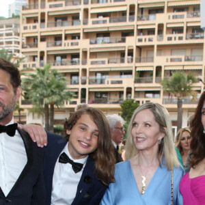 Eric Close, Jason Priestley et son fils Dashiell Priestley, Melissa Sue Anderson, Stepfanie Kramer er Ron Perlman - Cérémonie de clotûre du 61ème Festival de Télévision de Monte Carlo le 21 juin 2022. © Denis Guignebourg/Bestimage  Closing ceremony of the 61st Monte Carlo Television Festival on June 21, 2022. 