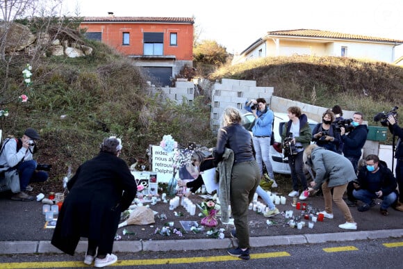 La famille et les proches se sont réunis pour une marche blanche en hommage à Delphine Jubillar, l'infirmière de 33 ans, disparue il y a un an, à Cagnac-les-Mines. Le 19 décembre 2021 © Patrick Bernard / Bestimage