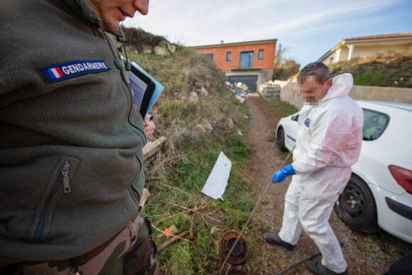 La maison en construction de Delphine Jubillar (Aussaguel), disparue sans laisser de traces depuis le 16 décembre 2020 à Cagnac les Mines dans le Tarn. Un gendarme et une équipe du service des eaux ont mené des investigations pour chercher des traces dans le réseau raccordé à la maison. Le 7 janvier 2021  © Frédéric Maligne / Bestimage