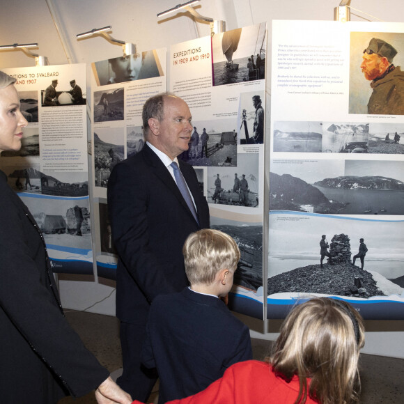 Le prince Albert II de Monaco, la princesse Charlene, le prince Jacques et la princesse Gabriella - Le prince Albert II de Monaco inaugure l'exposition l’exposition "Sailing the Sea of Science, Scientist and explorer. Prince Albert Ier and the early norwegian exploration of Svalbard " au Fram Museum à Oslo le 22 juin 2022.