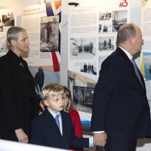 Le prince Albert II de Monaco, la princesse Charlene, le prince Jacques et la princesse Gabriella - Le prince Albert II de Monaco inaugure l'exposition l’exposition "Sailing the Sea of Science, Scientist and explorer. Prince Albert Ier and the early norwegian exploration of Svalbard " au Fram Museum à Oslo le 22 juin 2022.