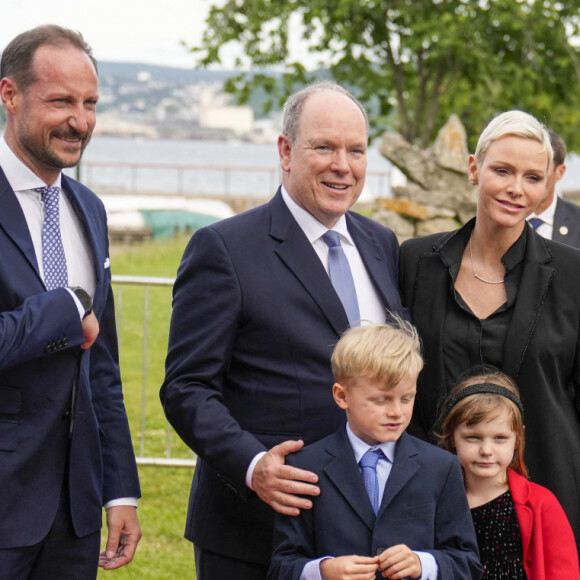 Le prince Haakon de Norvège, Le prince Albert II de Monaco, la princesse Charlene, le prince Jacques et la princesse Gabriella - Le prince Albert II de Monaco inaugure l'exposition l’exposition "Sailing the Sea of Science, Scientist and explorer. Prince Albert Ier and the early norwegian exploration of Svalbard " au Fram Museum à Oslo le 22 juin 2022.