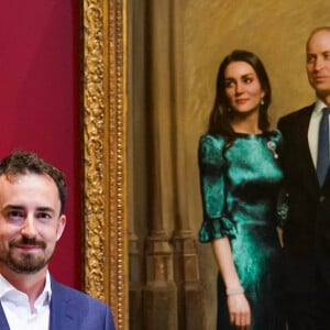 Le prince William, duc de Cambridge, et Catherine (Kate) Middleton, duchesse de Cambridge, découvrent leur portrait de l'artiste Jamie Coreth au musée Fitzwilliam de l'Université de Cambridge, Royaume Uni, le 23 juin 2022.