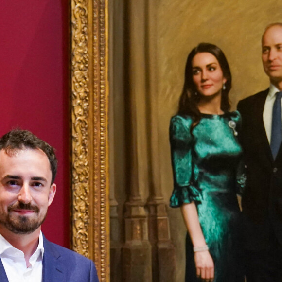Le prince William, duc de Cambridge, et Catherine (Kate) Middleton, duchesse de Cambridge, découvrent leur portrait de l'artiste Jamie Coreth au musée Fitzwilliam de l'Université de Cambridge, Royaume Uni, le 23 juin 2022.