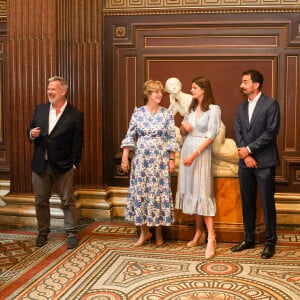 Le prince William, duc de Cambridge, et Catherine (Kate) Middleton, duchesse de Cambridge, découvrent leur portrait de l'artiste Jamie Coreth au musée Fitzwilliam de l'Université de Cambridge, Royaume Uni, le 23 juin 2022.