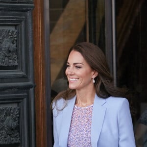 Catherine (Kate) Middleton, duchesse de Cambridge, visite le musée Fitzwilliam de l'Université de Cambridge, Royaume Uni, le 23 juin 2022. Le couple princier va découvrir une peinture d'eux-mêmes qui sera révélé au public pour la première fois.