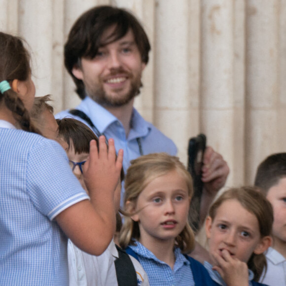 Le prince William, duc de Cambridge, et Catherine (Kate) Middleton, duchesse de Cambridge, visitent le musée Fitzwilliam de l'Université de Cambridge, Royaume Uni, le 23 juin 2022. Le couple princier va découvrir une peinture d'eux-mêmes qui sera révélé au public pour la première fois.  The Duke and Duchess of Cambridge leave after visiting the Fitzwilliam Museum, Cambridge, to view a painted portrait of themselves as it is revealed to the public for the first time. The piece, painted by award-winning portrait artist, Jamie Coreth, was commissioned in 2021 by the Cambridgeshire Royal Portrait Fund, which is held by the Cambridge Community Foundation, as a gift to Cambridgeshire. Picture date: Thursday June 23, 2022. 