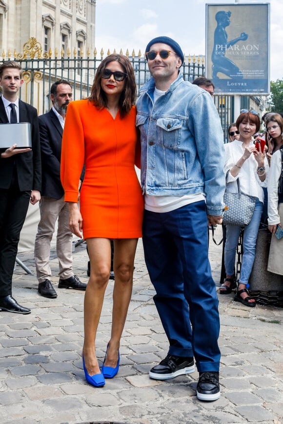 Joel Edgerton et sa compagne Christine Centenera - Arrivées au défilé de mode Homme printemps-été 2023 Louis Vuitton dans la cour Carrée du Louvre à Paris, France, le 23 juin 2022. © Veeren-Clovis/Bestimage