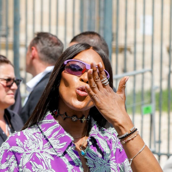 Naomi Campbell - Sorties du défilé de mode Homme printemps-été 2023 Louis Vuitton dans la cour Carrée du Louvre à Paris, France, le 23 juin 2022. © Veeren-Clovis/Bestimage 