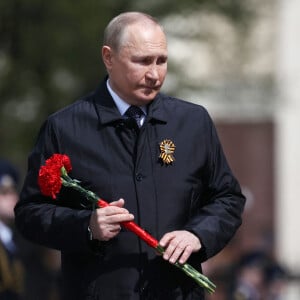 Le président russe Vladimir Poutine assiste à la parade du Jour de la Victoire, marquant le 77e anniversaire de la victoire des Alliés pendant la Seconde Guerre mondiale à Moscou, le 9 mai 2022.