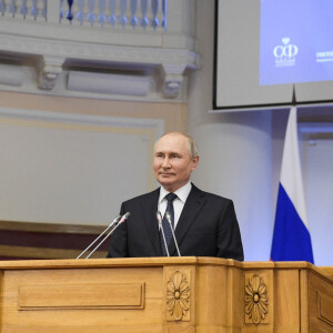 Vladimir Poutine s'adresse aux députés de l'Assemblée Fédérale Russe à Saint-Petersbourg, le 27 avril 2022. 