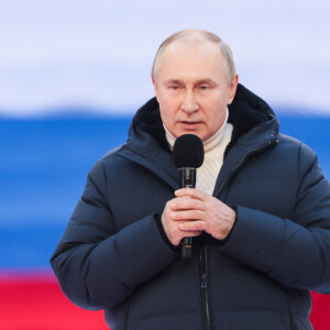 Le président russe Vladimir Poutine prend la parole lors d'un concert intitulé Printemps de Crimée qui s'est tenu au stade Luzhniki pour marquer le 8e anniversaire de la réunification de la Crimée avec la Russie, à Moscou, Russie, le 18 mars 2022. © Mikhail Metzel/Tass/Bestimage 