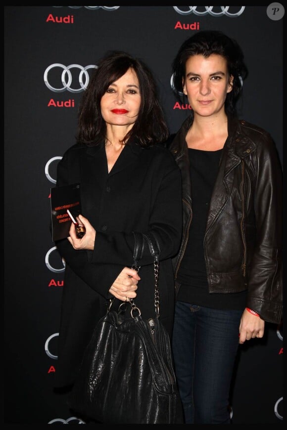 Evelyne Bouix et une amie, à l'occasion de la grande soirée de lancement de l'Audi A8 qui s'est tenue à l'Olympia, à Paris, le 2 février 2010.