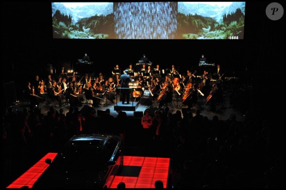 L'orchestre symphonique du Bau House, à l'occasion de la grande soirée de lancement de l'Audi A8 qui s'est tenue à l'Olympia, à Paris, le 2 février 2010.