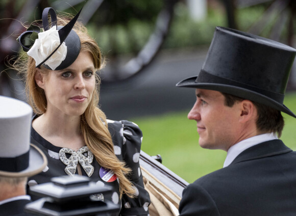 La princesse Beatrice d'York et son mari Edoardo Mapelli Mozzi lors du cinquième et dernier jour de la Royal Ascot 2022 à l'hippodrome d'Ascot, Berkshire, Royaume Uni, le 18 juin 2022. 