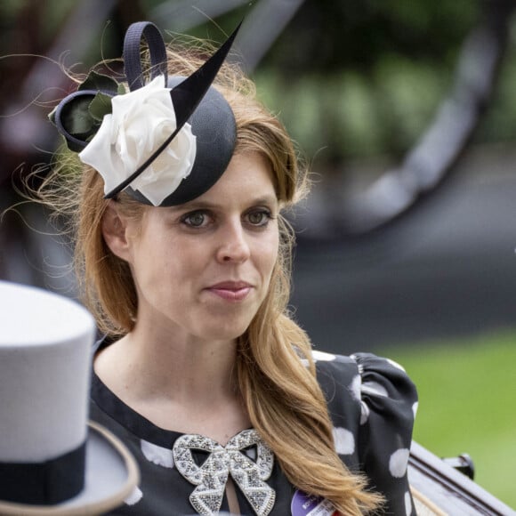 La princesse Beatrice d'York et son mari Edoardo Mapelli Mozzi lors du cinquième et dernier jour de la Royal Ascot 2022 à l'hippodrome d'Ascot, Berkshire, Royaume Uni, le 18 juin 2022. 