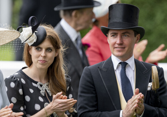 La princesse Beatrice d'York et son mari Edoardo Mapelli Mozzi lors du cinquième et dernier jour de la Royal Ascot 2022 à l'hippodrome d'Ascot, Berkshire, Royaume Uni, le 18 juin 2022. 