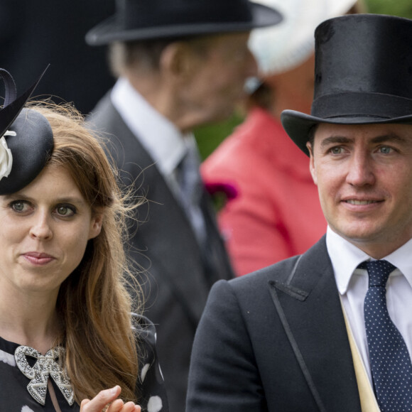 La princesse Beatrice d'York et son mari Edoardo Mapelli Mozzi lors du cinquième et dernier jour de la Royal Ascot 2022 à l'hippodrome d'Ascot, Berkshire, Royaume Uni, le 18 juin 2022. 