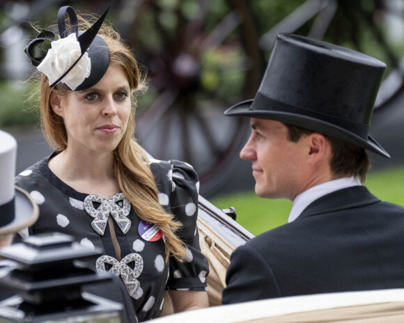 La princesse Beatrice d'York et son mari Edoardo Mapelli Mozzi lors du cinquième et dernier jour de la Royal Ascot 2022 à l'hippodrome d'Ascot, Berkshire, Royaume Uni, le 18 juin 2022. 