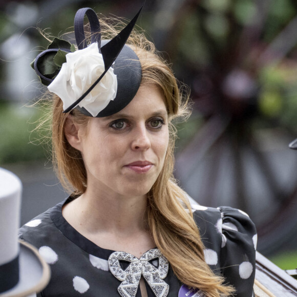 La princesse Beatrice d'York et son mari Edoardo Mapelli Mozzi lors du cinquième et dernier jour de la Royal Ascot 2022 à l'hippodrome d'Ascot, Berkshire, Royaume Uni, le 18 juin 2022. 