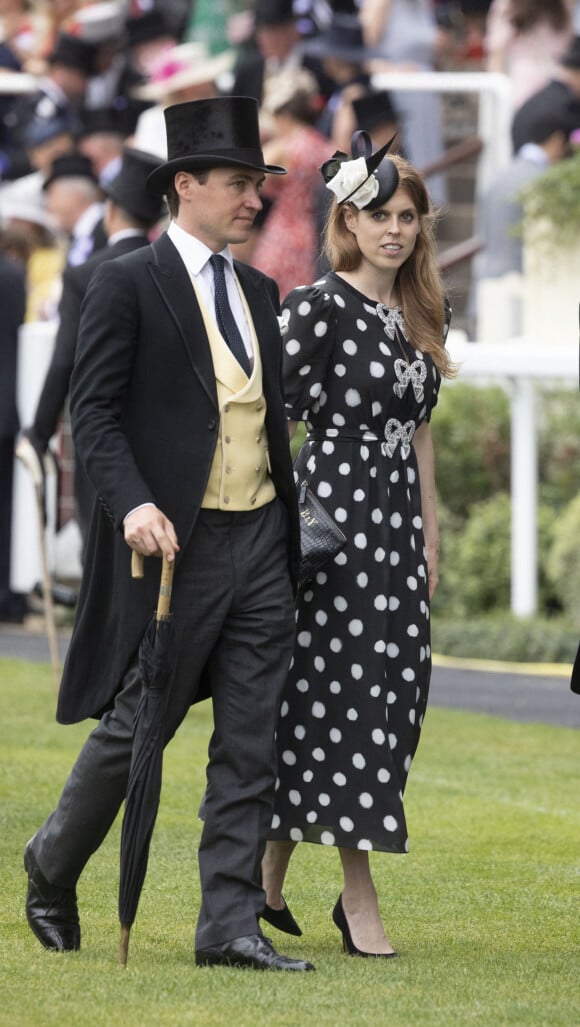 La princesse Beatrice d'York et son mari Edoardo Mapelli Mozzi lors du cinquième et dernier jour de la Royal Ascot 2022 à l'hippodrome d'Ascot, Royaume Uni, le 18 juin 2022. 