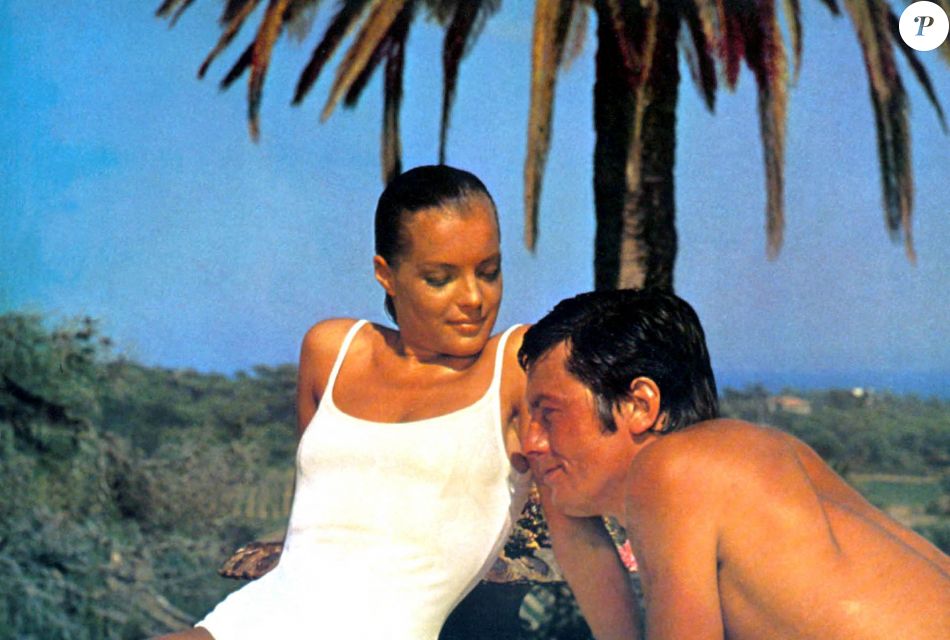 Alain Delon et Romy Schneider sur le tournage du film La piscine. 1969 Purepeople