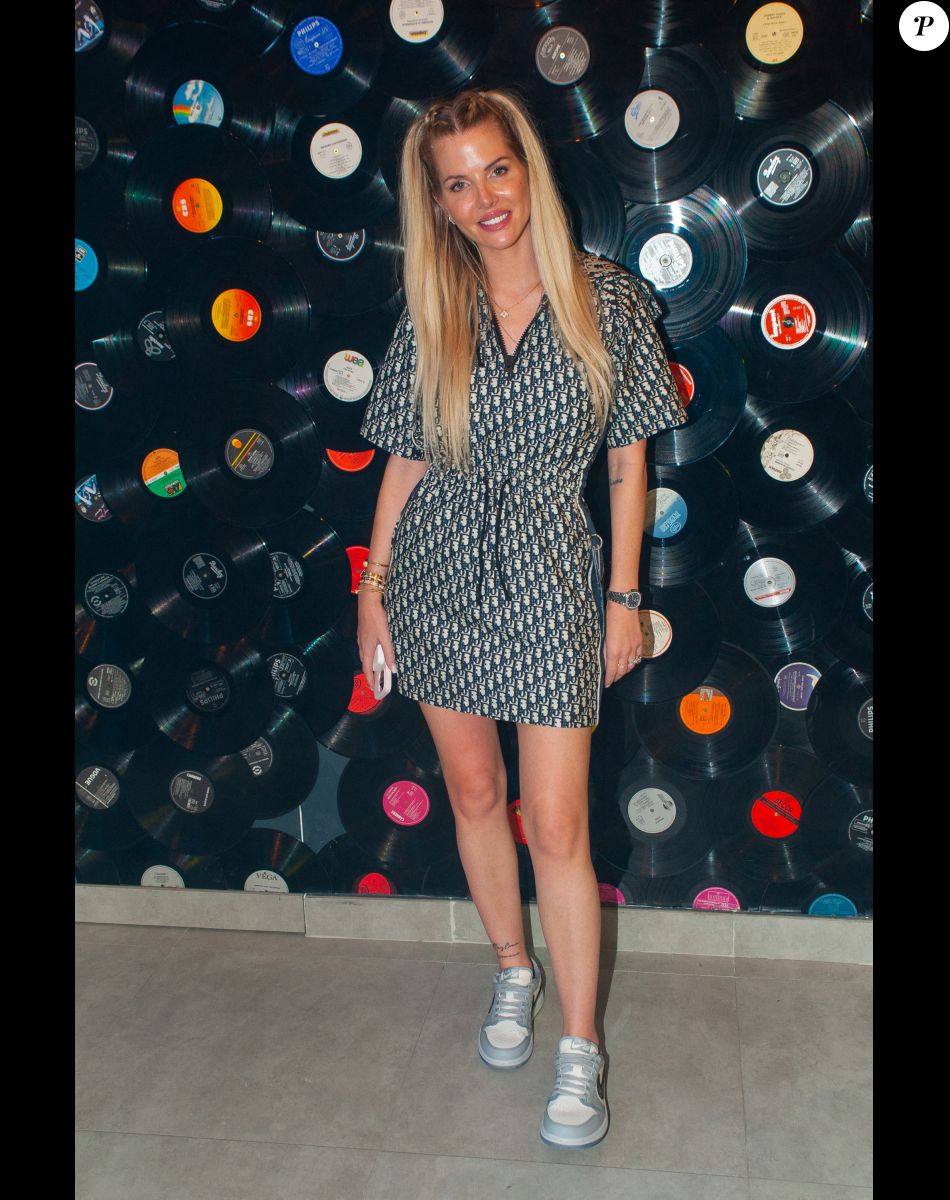 Exclusif - Jessica Thivenin lors de la soirée " Come Chill with Booba " au bar Le Tube à Dubaï le 21 octobre 2021. © Nicolas Briquet / Bestimage