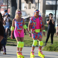 Margot Robbie et Ryan Gosling : body fluo, rollers, Barbie et Ken font le show à Venice Beach