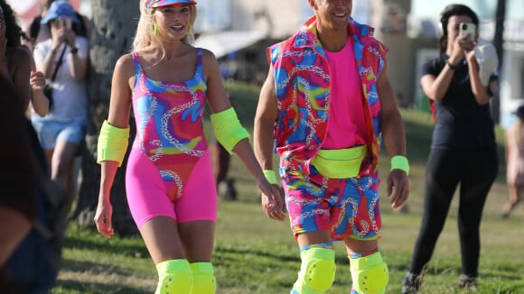 Margot Robbie et Ryan Gosling : body fluo, rollers, Barbie et Ken font le show à Venice Beach