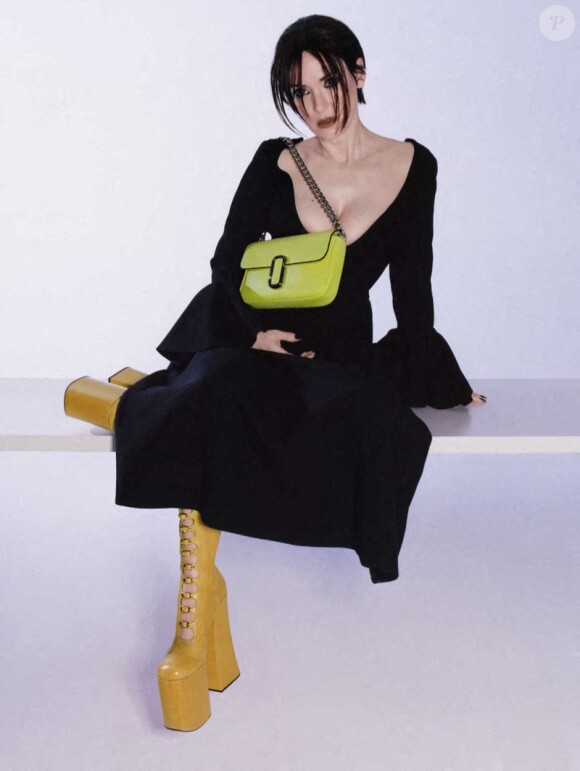 Winona Ryder, égérie de la nouvelle campagne "J Marc Bag" de Marc Jacobs. Le 5 juin 2022. 